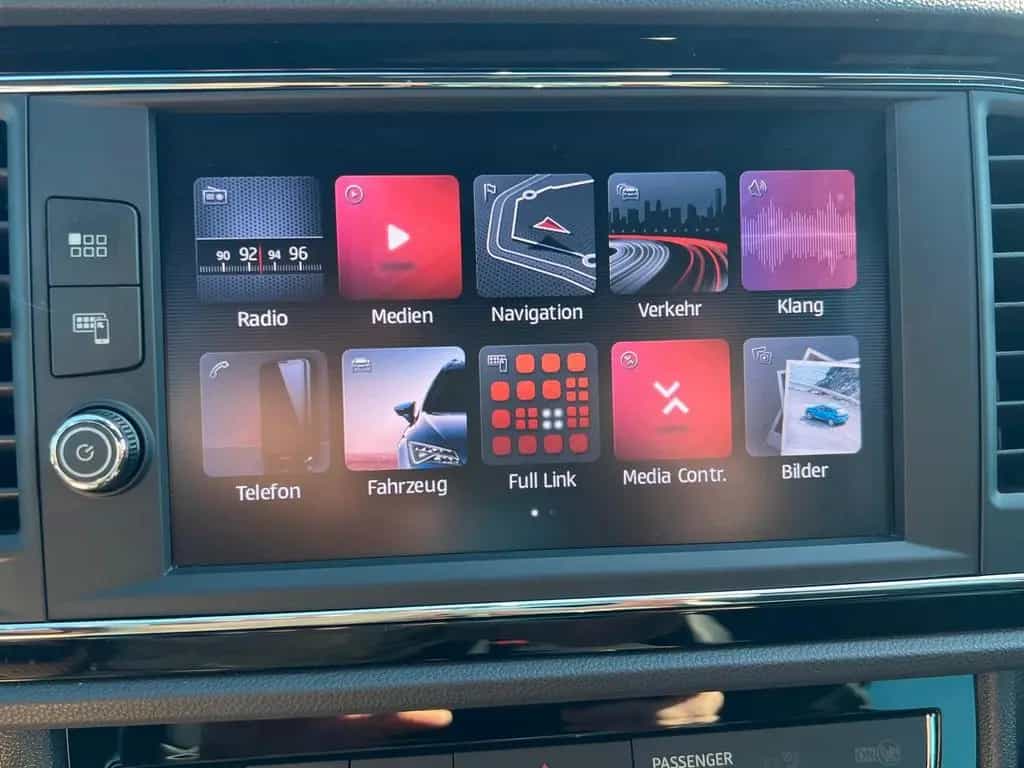 Seat Leon FR Panorama+Navi+ACT+Carplay 02/2020-photo-23