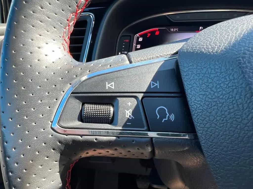 Seat Leon FR Panorama+Navi+ACT+Carplay 02/2020-photo-24