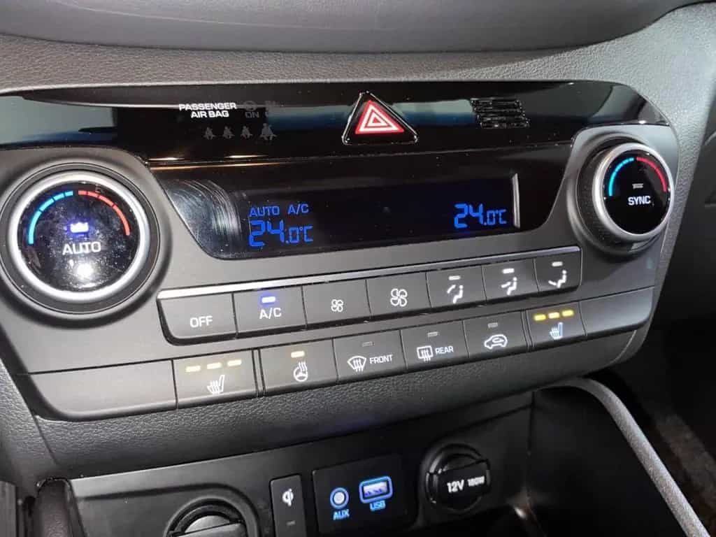 Hyundai TUCSON 1,6 T Premium |4WD|AHK|19ZOLL|E-SITZE|ASS 08/2018-photo-16