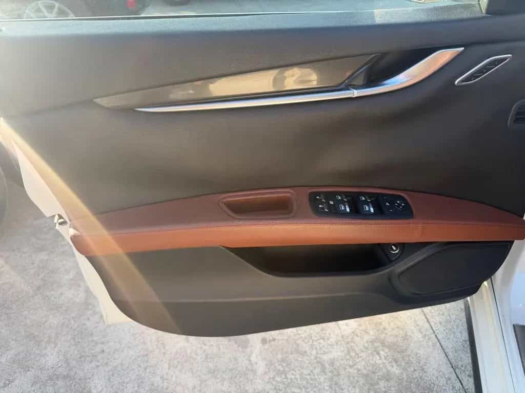 Maserati Ghibli V6 Diesel 275 CV 04/2015-photo-13