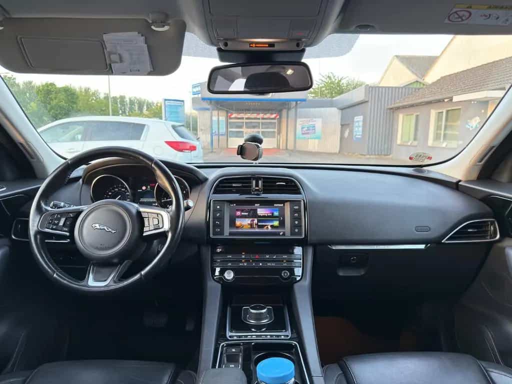 Jaguar F-Pace F-PACE 20d Pure R-Sport Aut. *Nav*Leder*L 03/2018-photo-11