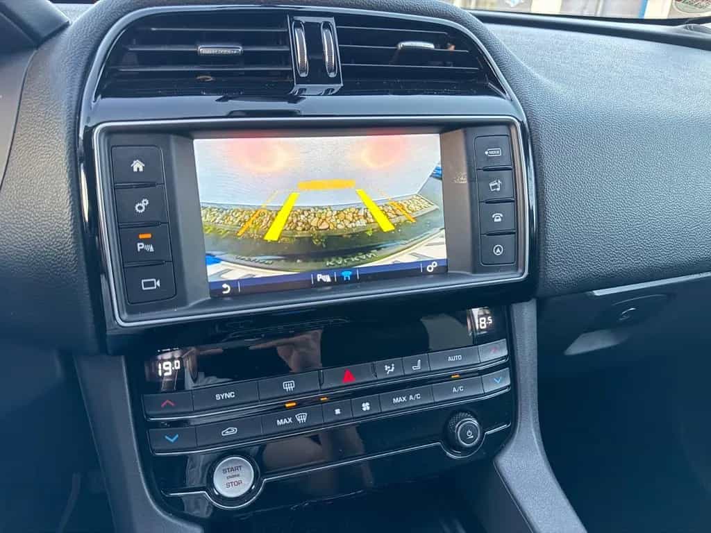 Jaguar F-Pace F-PACE 20d Pure R-Sport Aut. *Nav*Leder*L 03/2018-photo-16