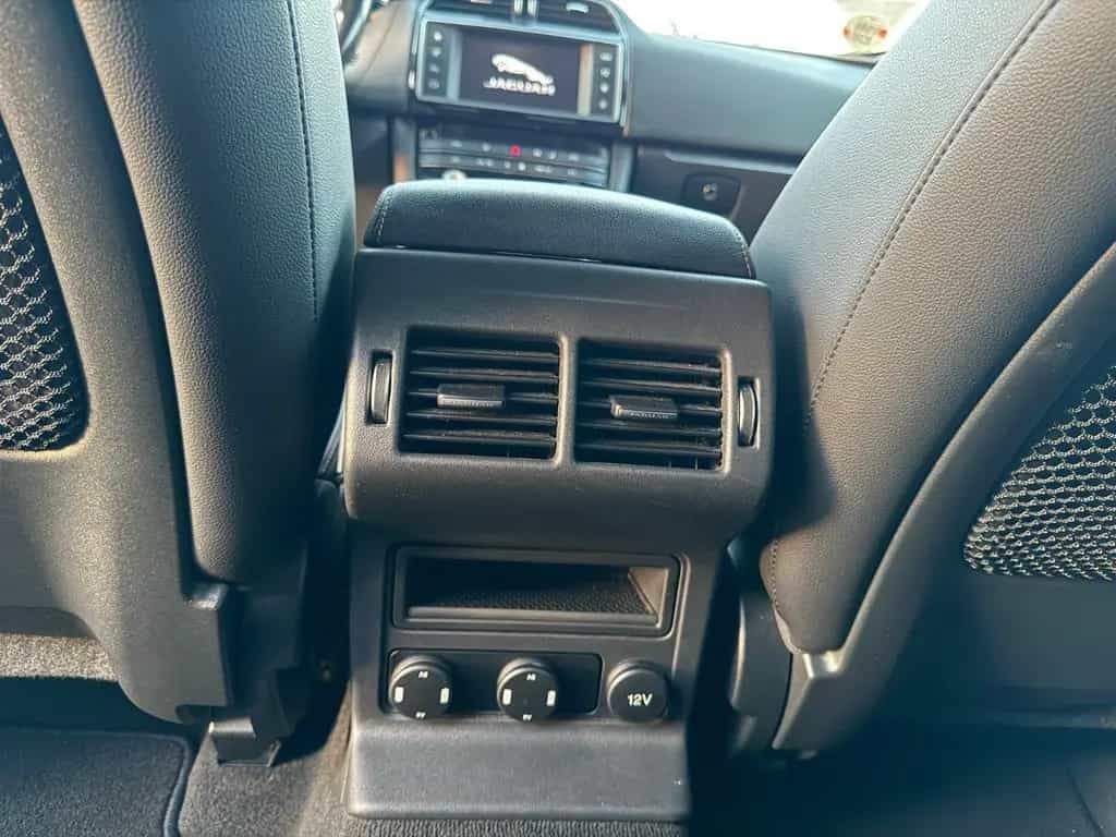 Jaguar F-Pace F-PACE 20d Pure R-Sport Aut. *Nav*Leder*L 03/2018-photo-21