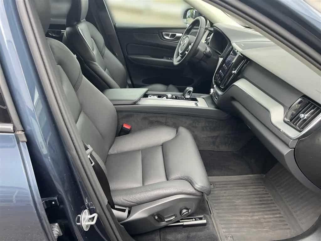 Volvo XC60 XC 60 Plus Dark 2.0 B5 D AWD Automatik Business 01/2025-photo-16
