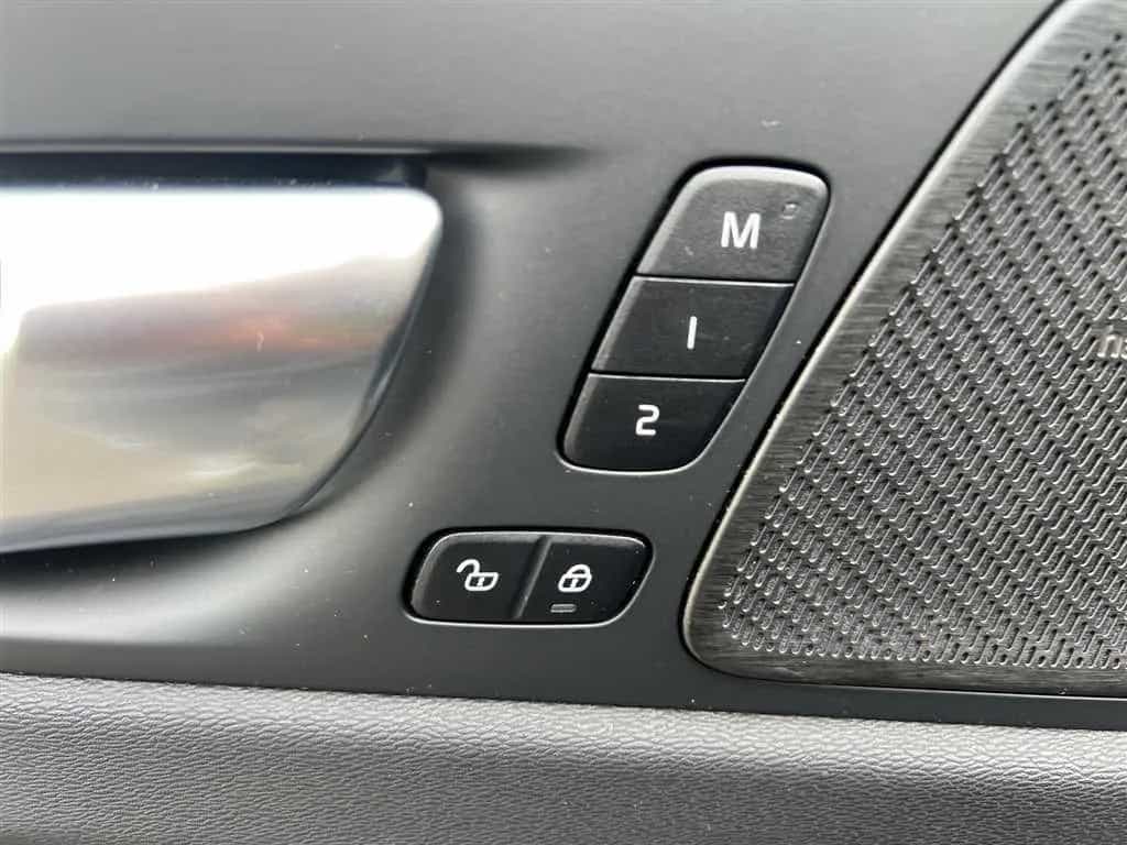 Volvo XC60 XC 60 Plus Dark 2.0 B5 D AWD Automatik Business 01/2025-photo-29