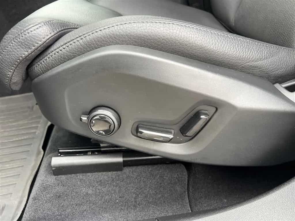 Volvo XC60 XC 60 Plus Dark 2.0 B5 D AWD Automatik Business 01/2025-photo-30