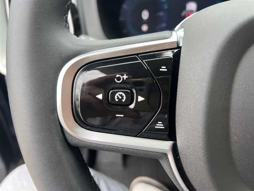 Volvo XC60 XC 60 Plus Dark 2.0 B5 D AWD Automatik Business 01/2025-photo-34