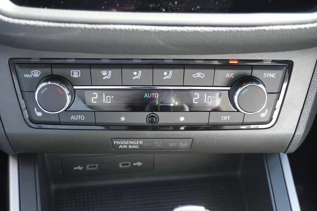 Seat Arona 1.0 TSI FR DSG Navi LED PDC Sitzheizung 02/2021-photo-17