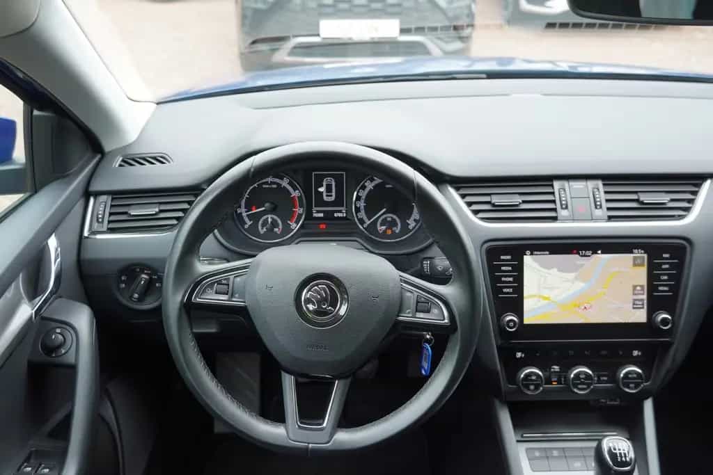 Skoda Octavia Combi 1.5 16V TSI Clever LED AHK Navi 05/2018-photo-11