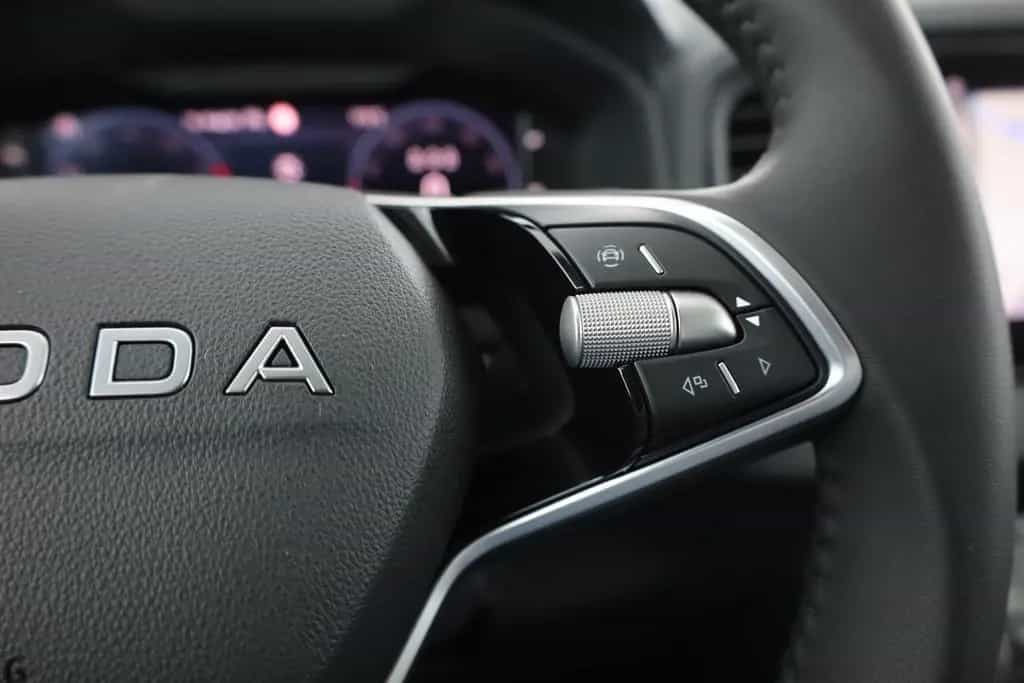 Skoda Karoq 1.5 TSI DSG LED Kamera Sitzheizung 06/2024-photo-17