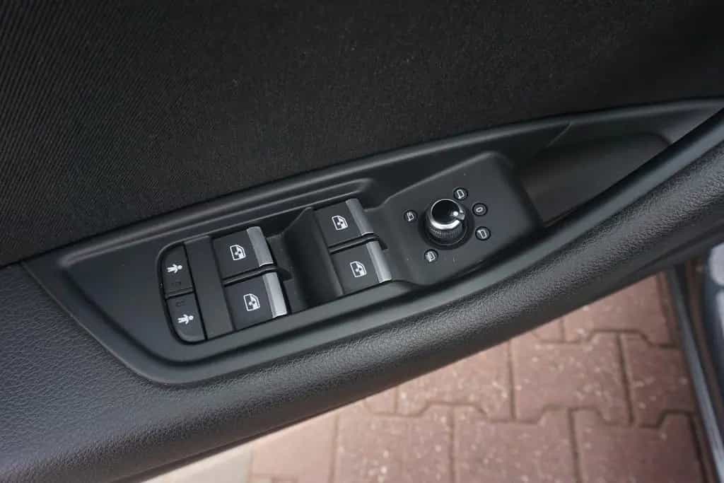 Audi A4 Avant 1.4 TFSI basis LED Tempomat Sitzheizung 04/2018-photo-30
