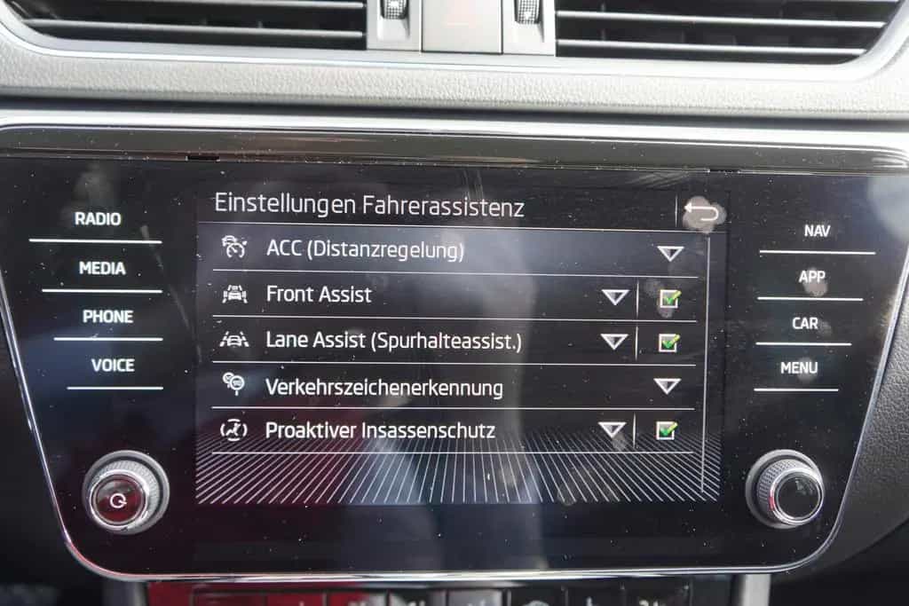 Skoda Superb Combi 1.5 TSI DSG Ambition LED SmartLink 10/2022-photo-17