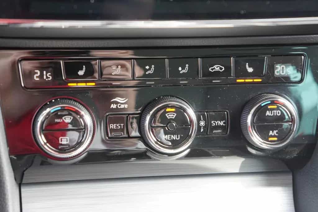 Skoda Superb Combi 1.5 TSI DSG Ambition LED SmartLink 10/2022-photo-19