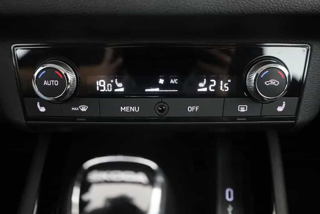 Skoda Kamiq 1.5 TSI DSG Style LED Navi Kamera PDC AHK 03/2020-photo-11