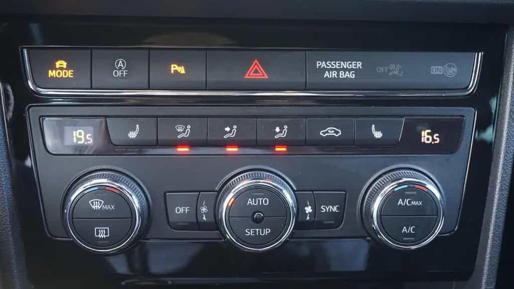 Seat Leon ST 1.5 TSI FR ACC DCC VC LED Navi SHZ Kam 12/2019-photo-23