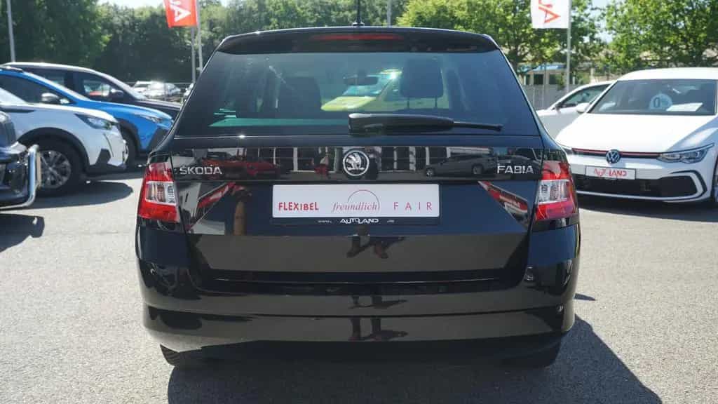 Skoda Fabia Combi 1.2 Joy Navi SmartLink Sitzheizung 10/2016-photo-4