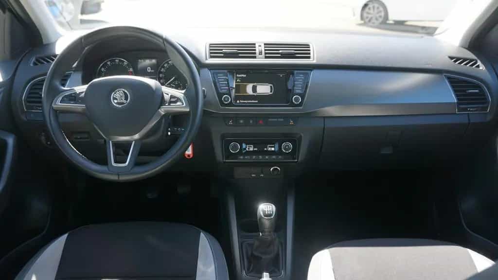 Skoda Fabia Combi 1.2 Joy Navi SmartLink Sitzheizung 10/2016-photo-9