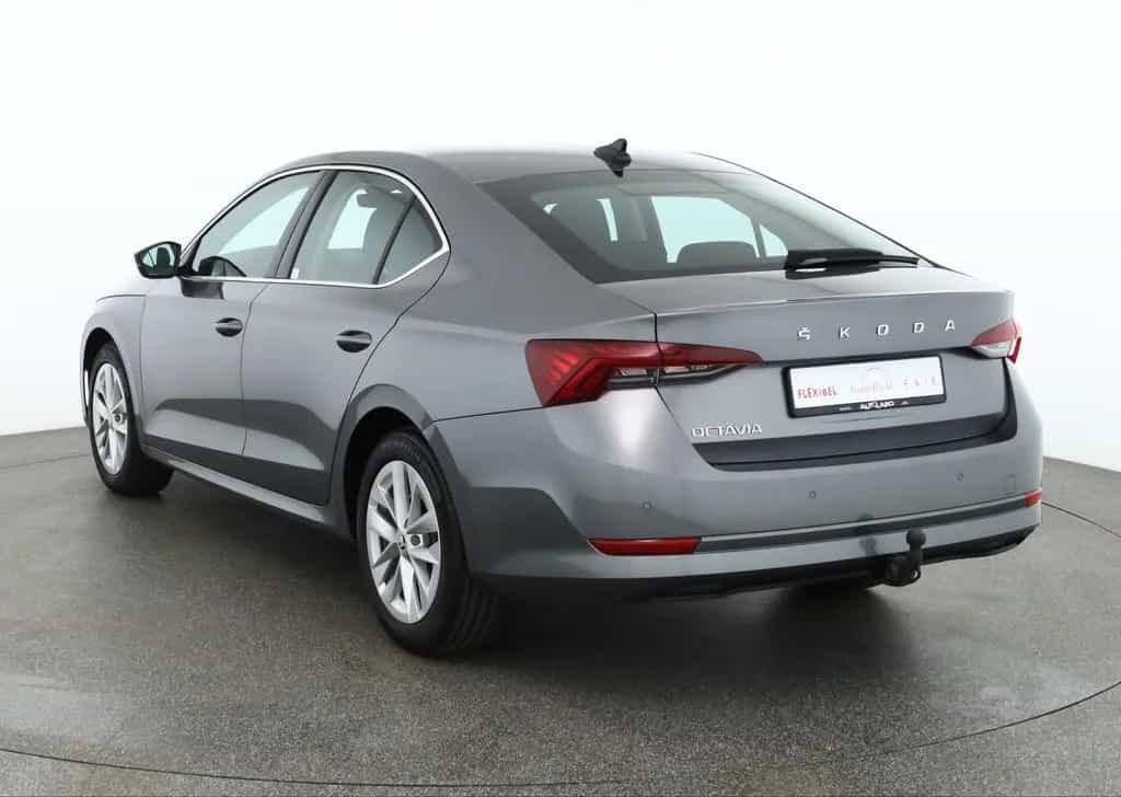 Skoda Octavia 1.5 TSI Style LED Navi Sitzheizung PDC 09/2022-photo-2