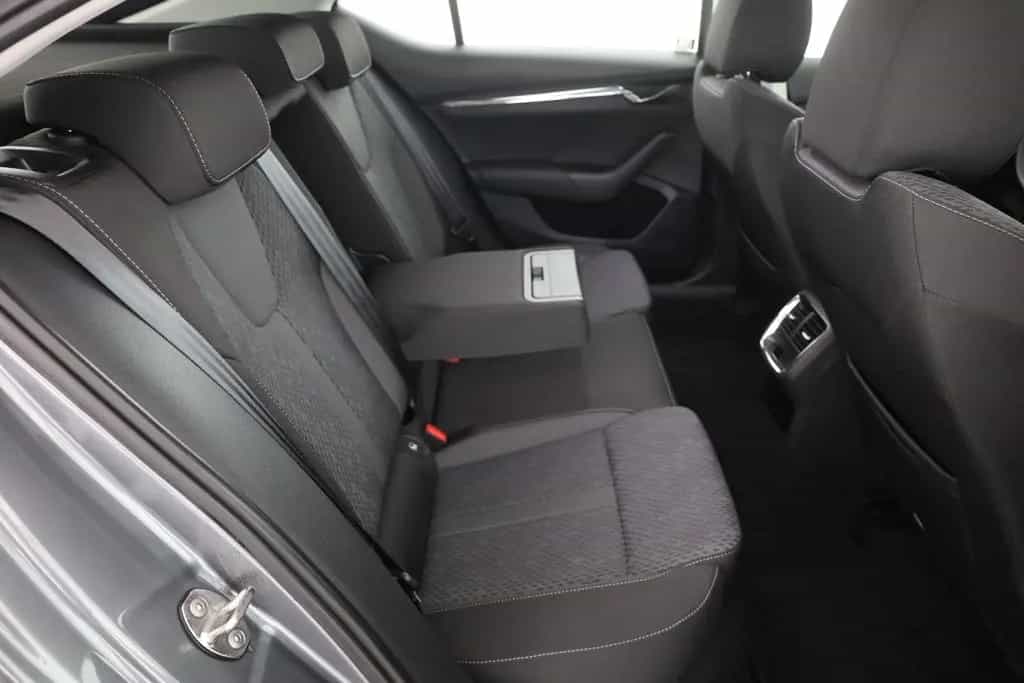 Skoda Octavia 1.5 TSI Style LED Navi Sitzheizung PDC 09/2022-photo-23