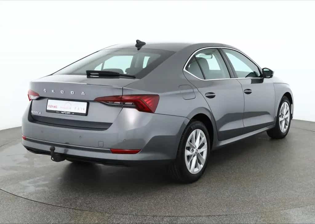 Skoda Octavia 1.5 TSI Style LED Navi Sitzheizung PDC 09/2022-photo-4