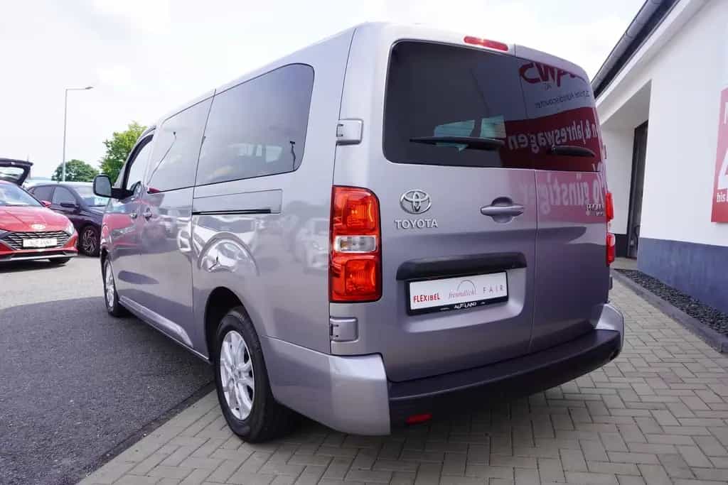 Toyota Proace (Verso) Proace Verso 2.0 D-4D L2 Kamera DAB Touchscreen 11/2022-photo-2