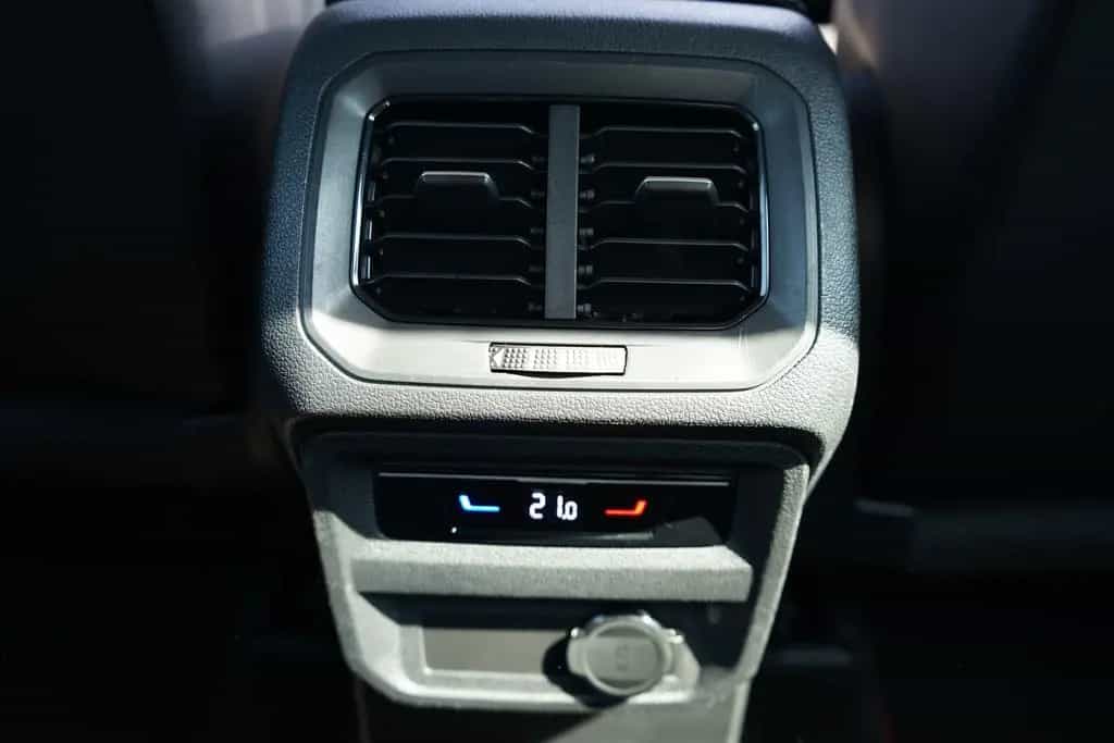 Volkswagen Tiguan 1.5 TSI Urban Sport LED ACC Kamera AHK 07/2022-photo-13