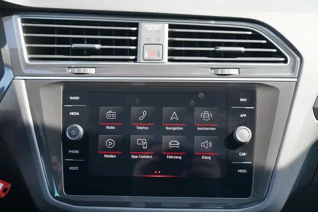 Volkswagen Tiguan 1.5 TSI Urban Sport LED ACC Kamera AHK 07/2022-photo-17