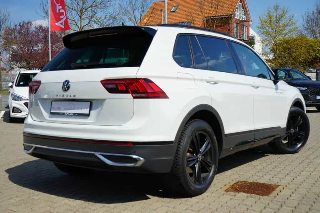 Volkswagen Tiguan 1.5 TSI Urban Sport LED ACC Kamera AHK 07/2022-photo-2