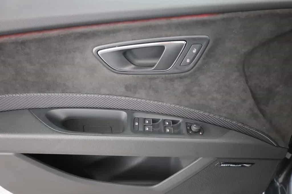 Seat Leon ST 2.0 TSI DSG Cupra 300 4Drive LED Navi 03/2018-photo-21