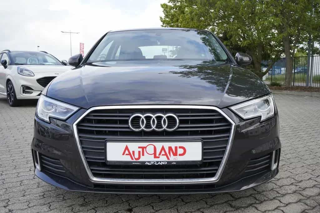 Audi A3 1.5 TSI S tronic sport NAVI SHZ AAC PDC Xenon 07/2017-photo-2