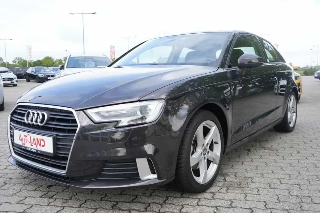 Audi A3 1.5 TSI S tronic sport NAVI SHZ AAC PDC Xenon 07/2017-photo-3