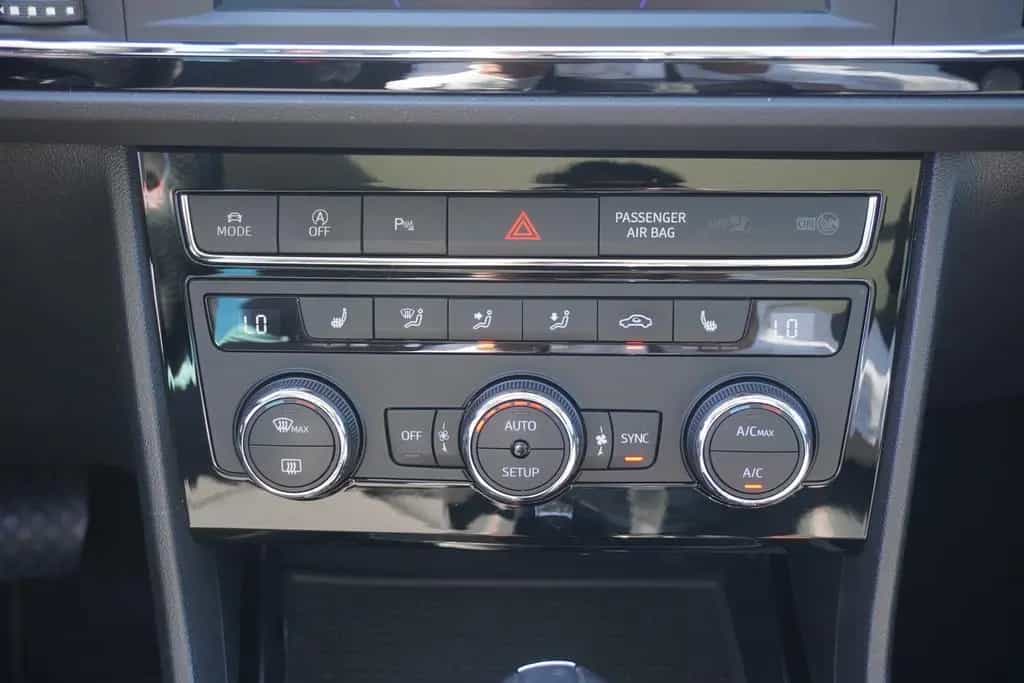 Seat Leon ST 1.5 FR DSG LED Navi Schiebedach Kamera 06/2019-photo-19