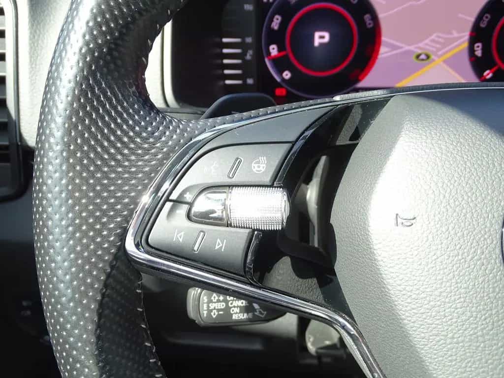 Skoda Karoq 2.0 Sportline 4x4 LED ACC DCC Kamera AHK 11/2020-photo-19