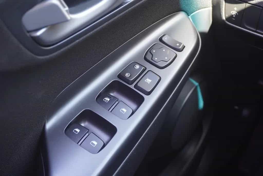 Hyundai KONA 1.0 T-GDI Trend LED Kamera AHK SHZ 05/2018-photo-17