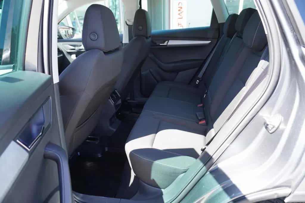 Skoda Karoq 1.5 TSI DSG LED Kamera Sitzheizung 06/2024-photo-14