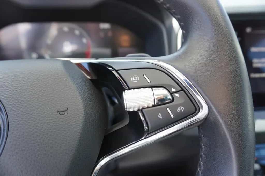 Skoda Karoq 1.5 TSI DSG LED Kamera Sitzheizung 06/2024-photo-21