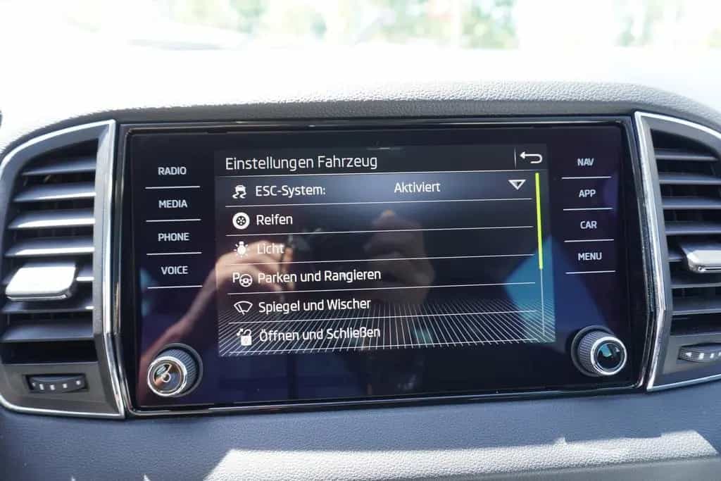 Skoda Karoq 1.5 TSI DSG LED Kamera Sitzheizung 06/2024-photo-26