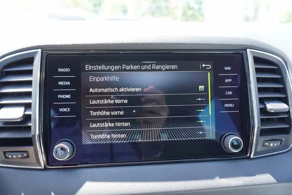 Skoda Karoq 1.5 TSI DSG LED Kamera Sitzheizung 06/2024-photo-27