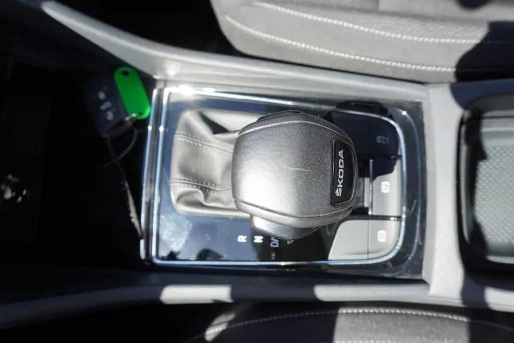 Skoda Karoq 1.5 TSI DSG LED Kamera Sitzheizung 06/2024-photo-33