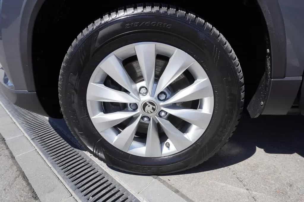 Skoda Karoq 1.5 TSI DSG LED Kamera Sitzheizung 06/2024-photo-35