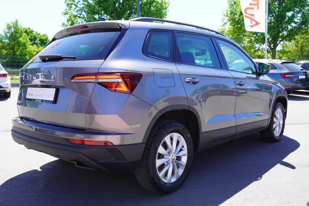 Skoda Karoq 1.5 TSI DSG LED Kamera Sitzheizung 06/2024-photo-4