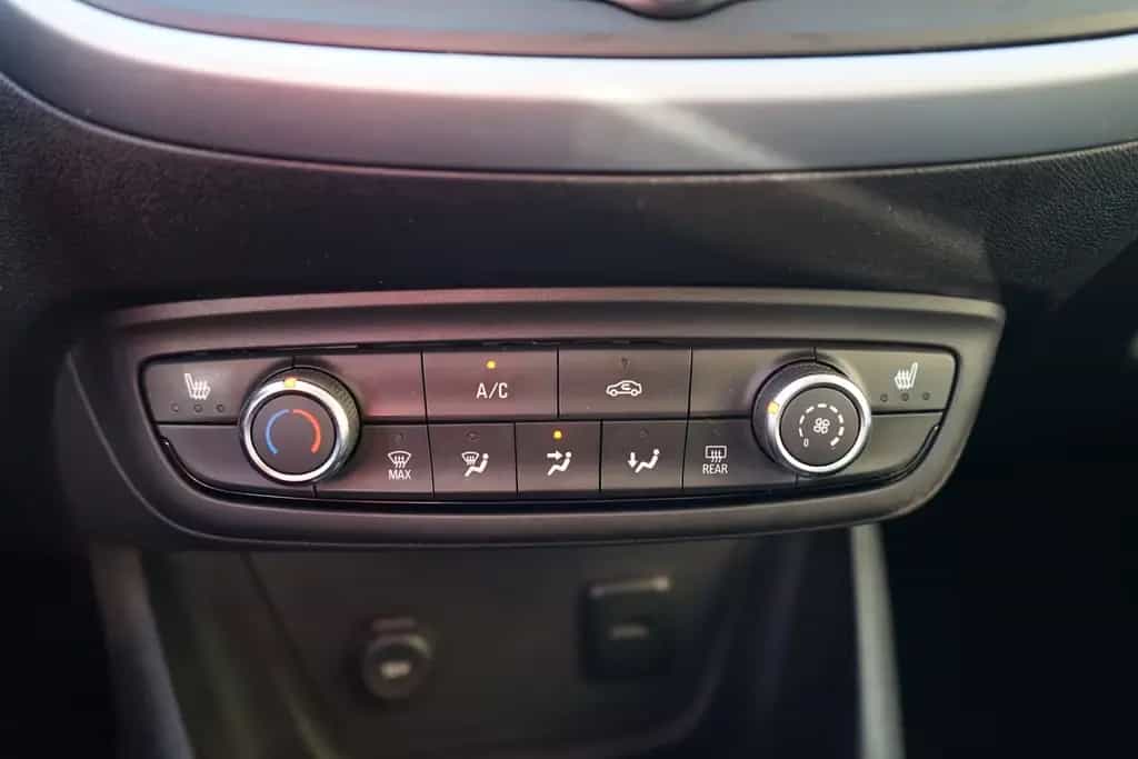 Opel Crossland (X) Crossland X 1.2 Sitzheizung Lenkradheizung PDC 09/2017-photo-12