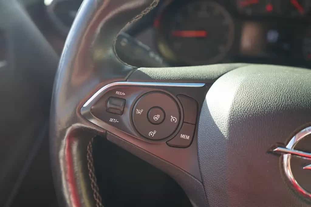 Opel Crossland (X) Crossland X 1.2 Sitzheizung Lenkradheizung PDC 09/2017-photo-17