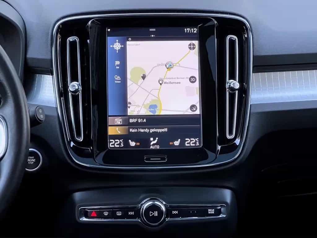 Volvo XC40 2,0 AUTOM. AWD 4x4 PANORAMA LEDER GARANTIE 01/2018-photo-13