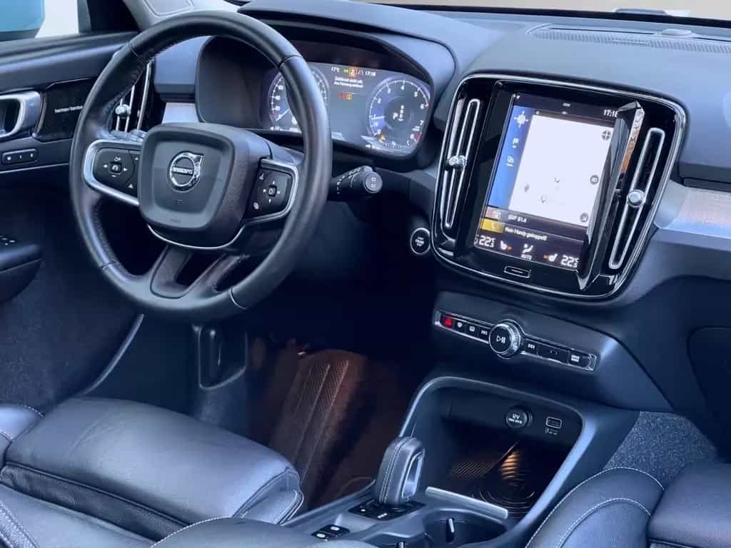 Volvo XC40 2,0 AUTOM. AWD 4x4 PANORAMA LEDER GARANTIE 01/2018-photo-17