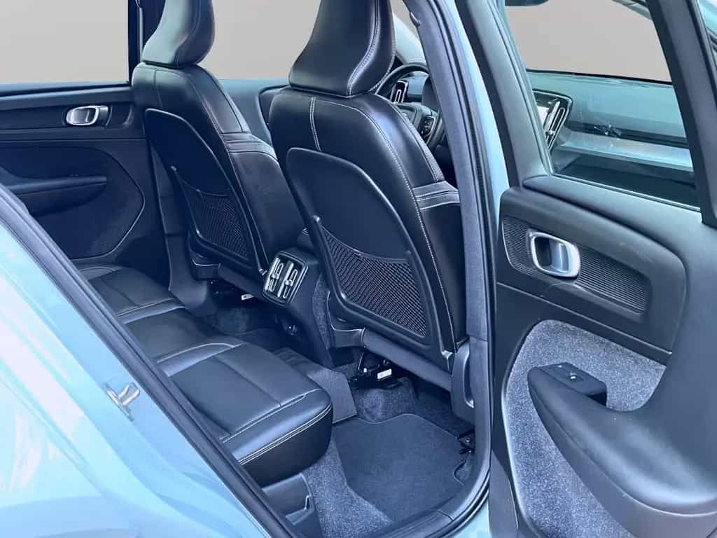 Volvo XC40 2,0 AUTOM. AWD 4x4 PANORAMA LEDER GARANTIE 01/2018-photo-19