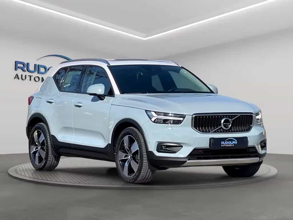 Volvo XC40 2,0 AUTOM. AWD 4x4 PANORAMA LEDER GARANTIE 01/2018-photo-2