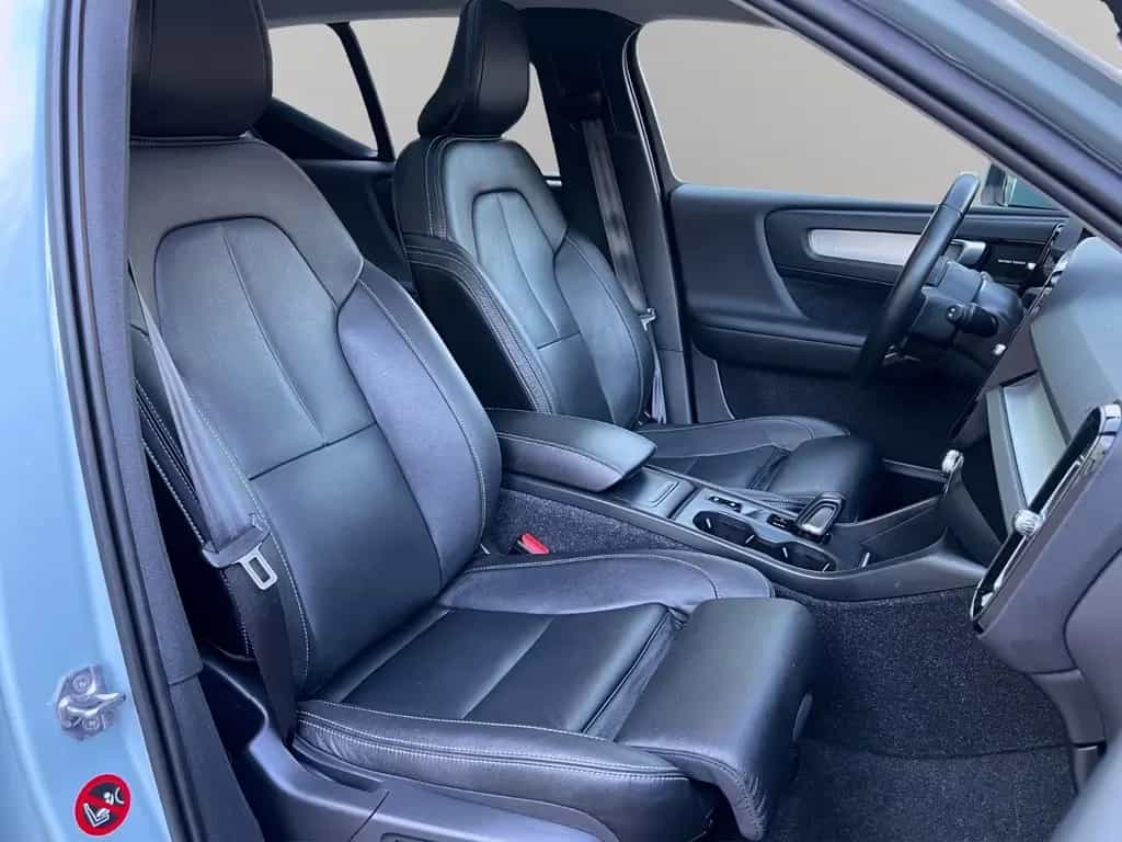 Volvo XC40 2,0 AUTOM. AWD 4x4 PANORAMA LEDER GARANTIE 01/2018-photo-21