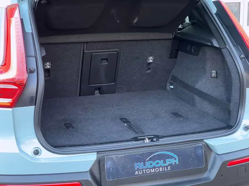 Volvo XC40 2,0 AUTOM. AWD 4x4 PANORAMA LEDER GARANTIE 01/2018-photo-24