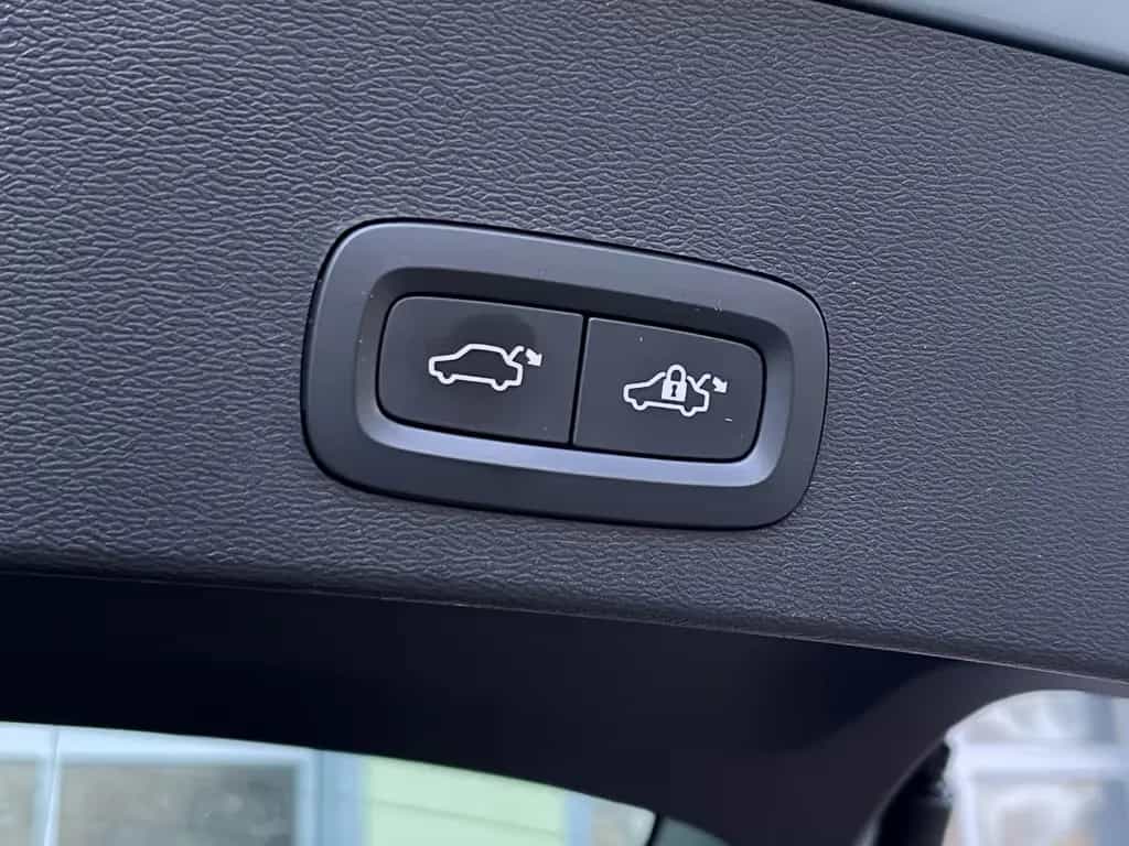 Volvo XC40 2,0 AUTOM. AWD 4x4 PANORAMA LEDER GARANTIE 01/2018-photo-25